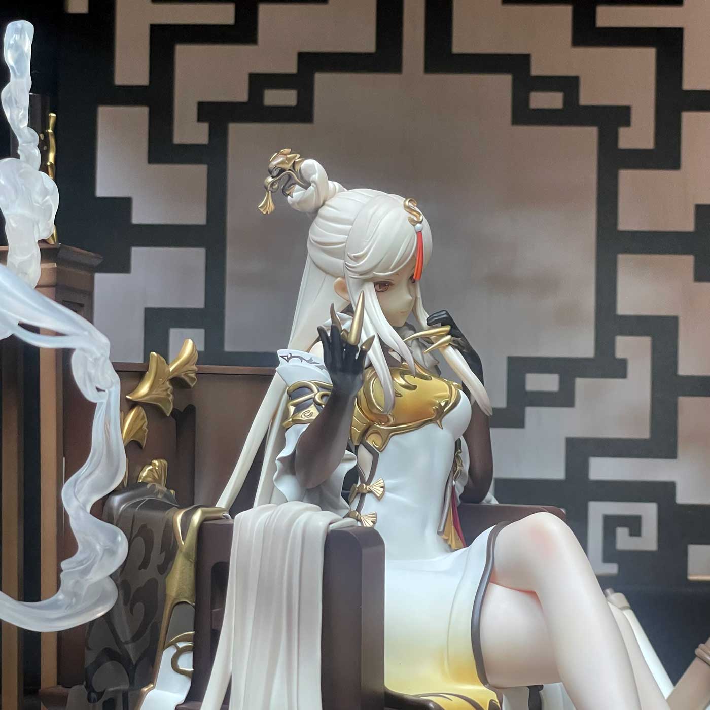 A side view of an unboxed Ningguang figure